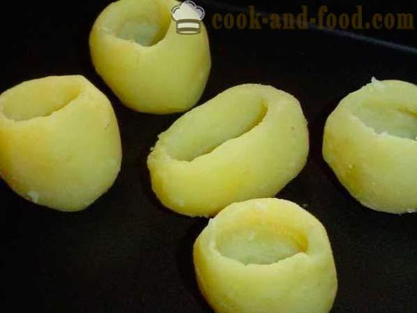 Potatoes with a surprise in the oven