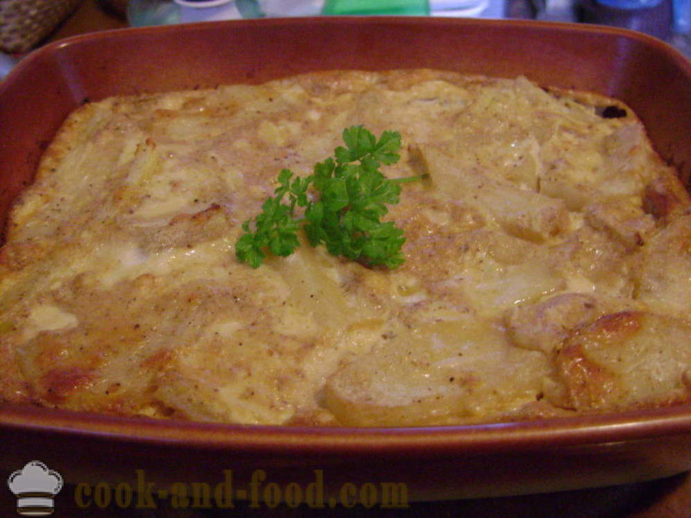 Potatoes baked in cream sauce - both delicious baked potatoes in the oven with browned crust, with a step by step recipe photos