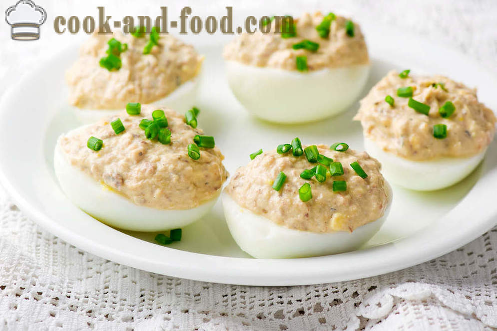 Excellent appetizer: stuffed eggs - video recipes at home