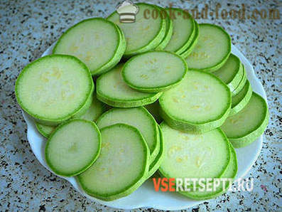 A delicious recipe for pickled zucchini with garlic for the winter