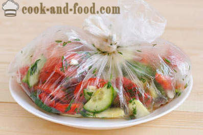 Recipe salad of cucumbers, tomatoes and zucchini