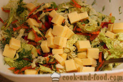 Recipe salad of Chinese cabbage with cheese and croutons