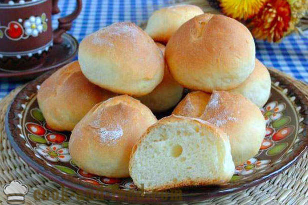 Buns from yeast dough with milk