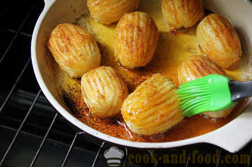 Baked potatoes with paprika