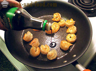 Fried shrimp with garlic in soy sauce