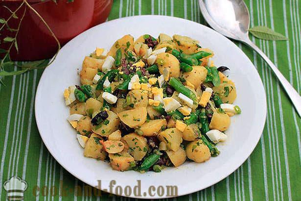 Potato salad with green beans and olives