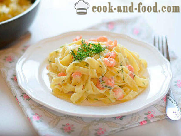 Fettuccine pasta with shrimps in a creamy sauce