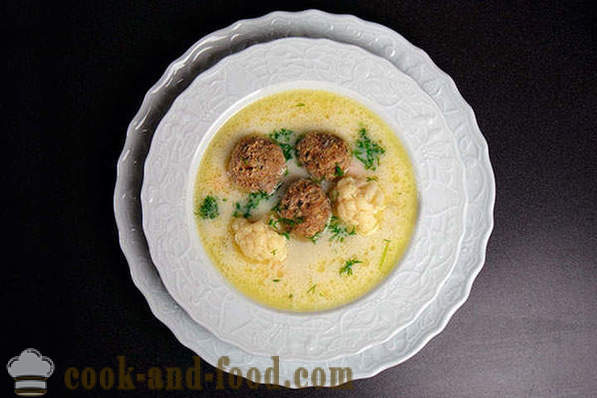 Creamy soup with meatballs