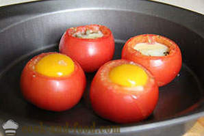 Stuffed tomatoes with egg and cheese