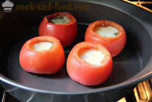 Stuffed tomatoes with egg and cheese