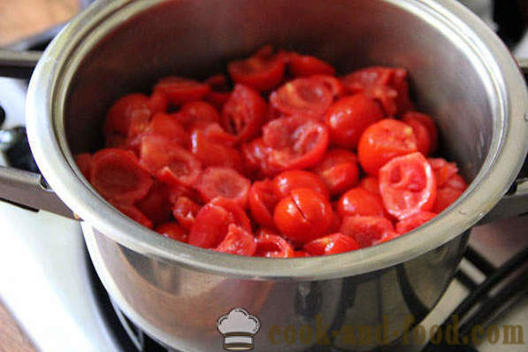 Homemade ketchup from tomatoes