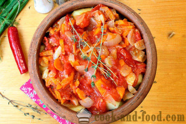Baked potatoes with chicken in a pot