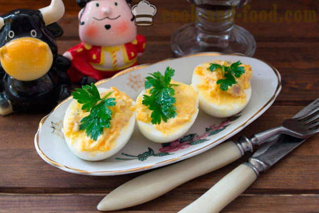 Stuffed eggs with fish