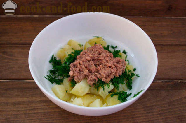 Dietary salad with canned tuna
