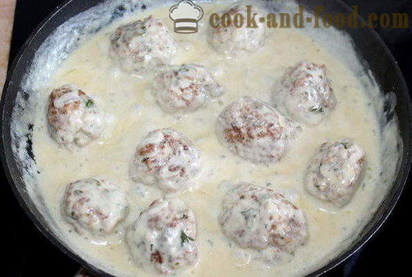 Rice casserole of cauliflower with meatballs