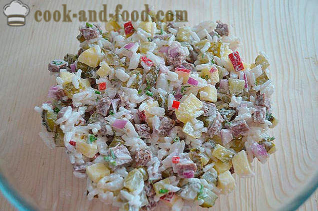 Meat salad with rice