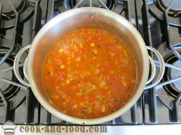 Tomato Soup with chickpeas and vegetables