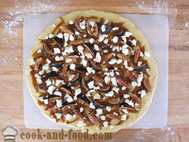 Pizza with figs and goat cheese