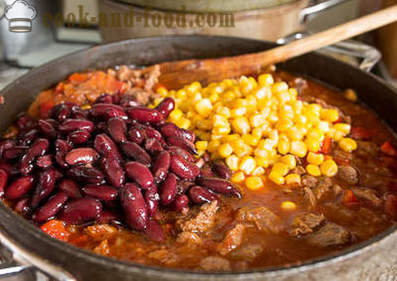 Beef stew with beans and corn