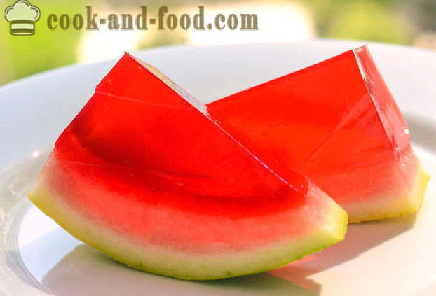Watermelon jelly in its shell