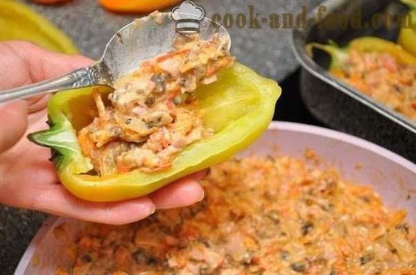 Stuffed peppers with chicken and mushrooms