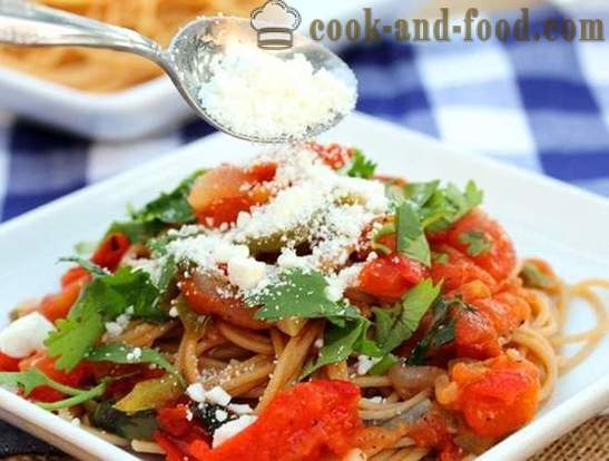 Pasta with tomato sauce with garlic and cheese