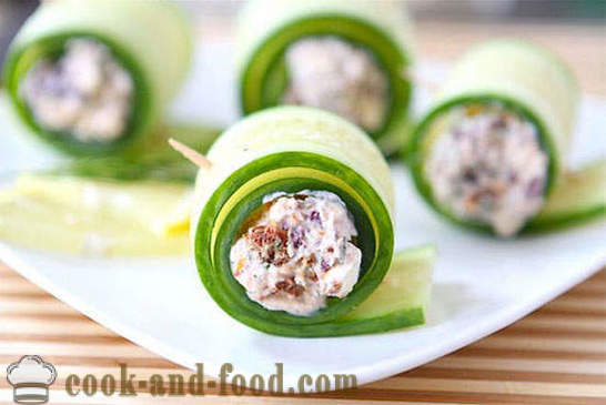 Cucumber rolls with cheese