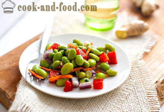 Light spring salad of beans and vegetables