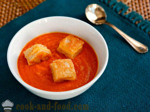 Tomato soup with toasted croutons