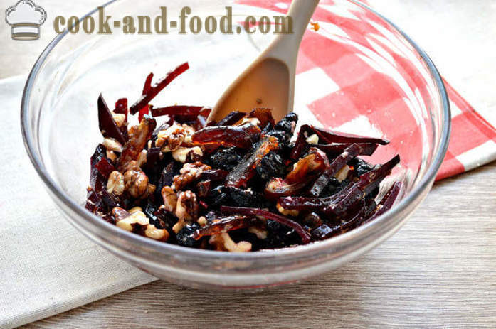 Lean salad of boiled beets + prunes, walnuts and dates - how to cook a delicious salad of beets, a step by step recipe photos
