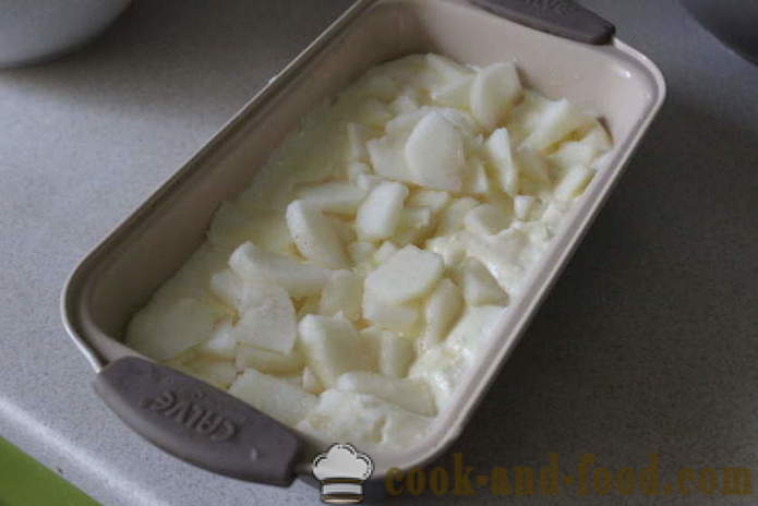 Vanilla cake with pears and cheese into molds - how to bake a cake made of cottage cheese and pears in the home, step by step recipe photos