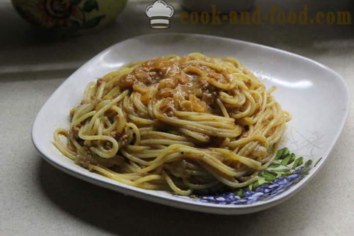 Spaghetti with tuna canned in tomato-cream sauce - both delicious to cook spaghetti, a step by step recipe photos