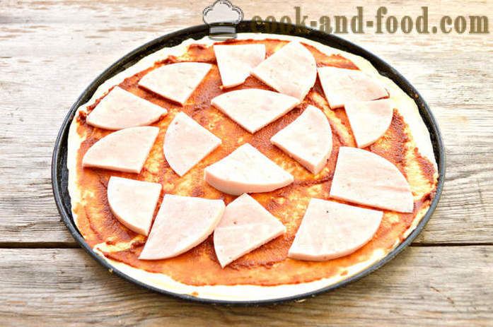 Homemade pizza with sausage from unleavened dough - how to bake a pizza puff pastry, with a step by step recipe photos