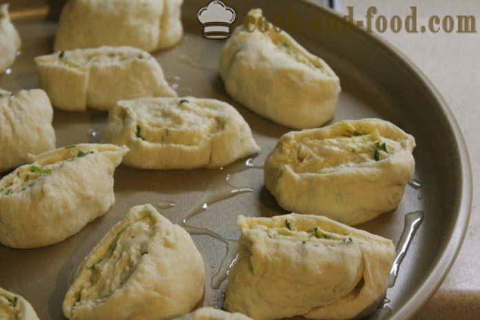 Cheese rolls with garlic and onion - how to make muffins with cheese and garlic, with a step by step recipe photos
