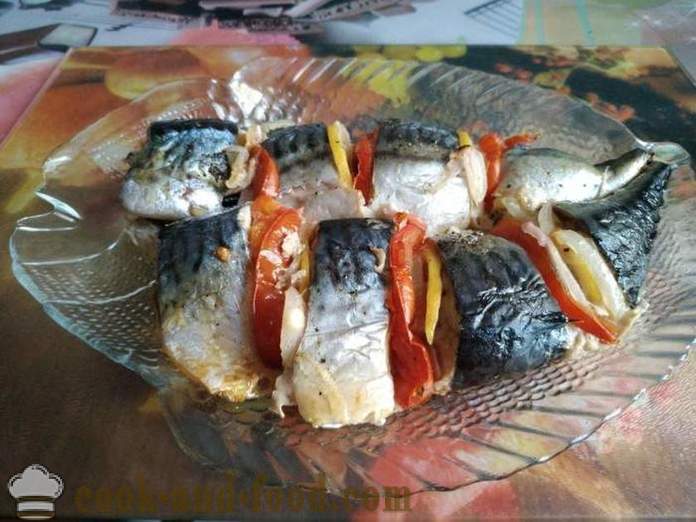 Mackerel baked with tomatoes and a lemon in foil - like baked mackerel with lemon in the oven, with a step by step recipe photos