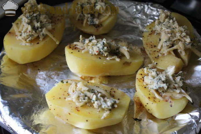 Baked potato with cheese - as delicious to cook the potatoes in the oven, with a step by step recipe photos