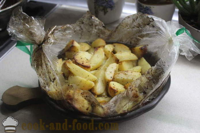 Baked potatoes with honey and mustard in the oven - as delicious to cook the potatoes in the hole, step by step recipe with phot