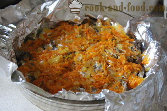 Roasted chicken liver in sour cream, carrots and onions - how to cook a delicious chicken livers in the oven, with a step by step recipe photos