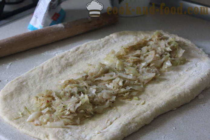 Pie with young cabbage from yeast dough - how to decorate a yeast cake with cabbage, a step by step recipe photos