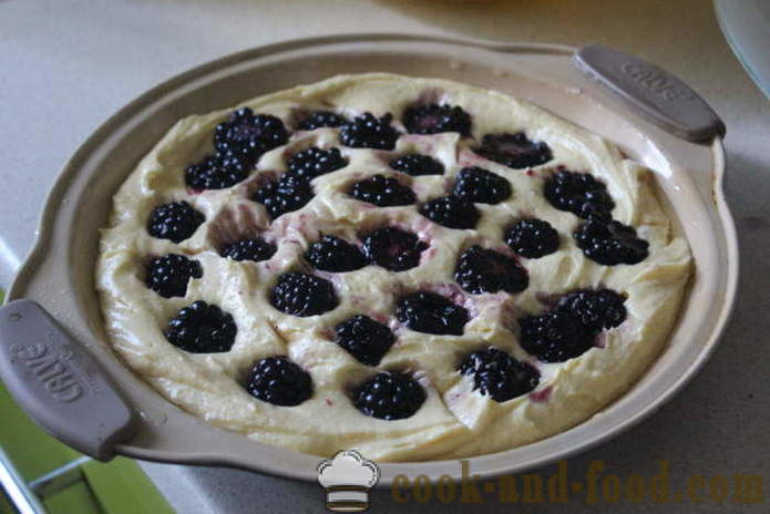 Jellied blackberry pie without yogurt - how to make a blackberry pie in the oven, with a step by step recipe photos
