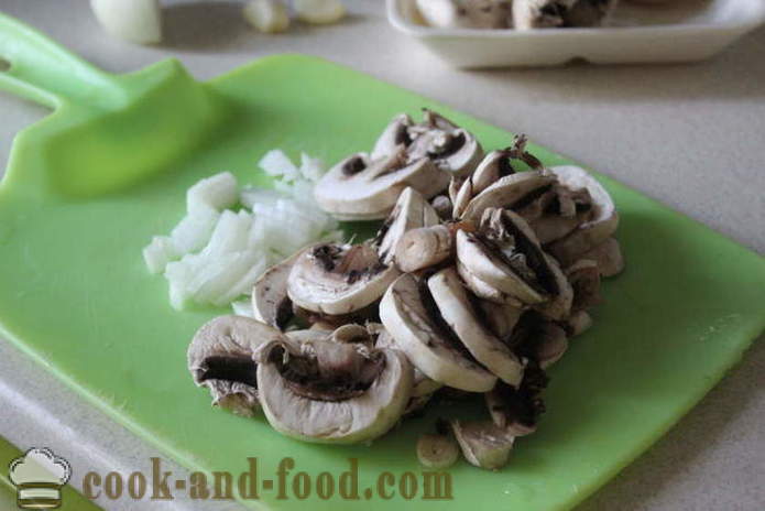 Potatoes with mushrooms with sour cream and garlic - how to cook potatoes with mushrooms in a frying pan, a step by step recipe photos
