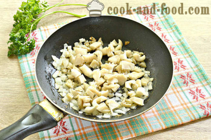 Potatoes with mushrooms in sour cream - how to cook mushrooms with potatoes and sour cream in a pan, with a step by step recipe photos