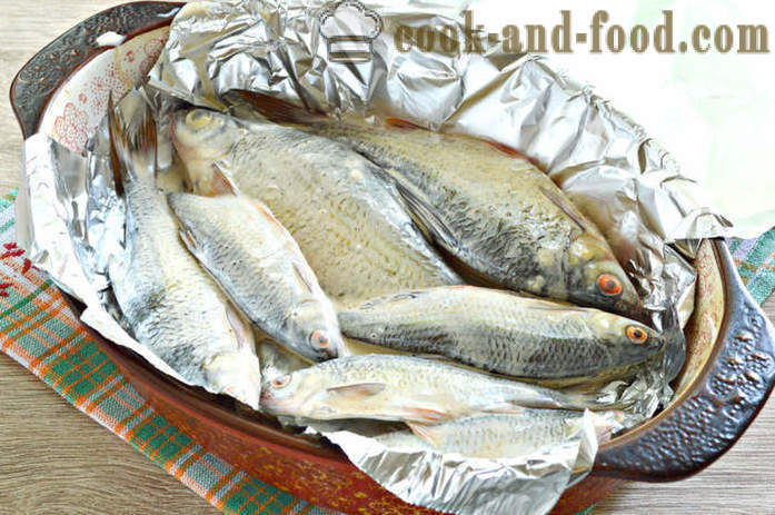 Small fish baked in the oven - how to cook a delicious small river fish, step by step recipe photos