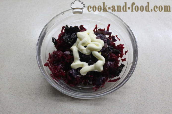 Beetroot salad with prunes - how to prepare a salad of beets roasted in the oven and prunes, a step by step recipe photos