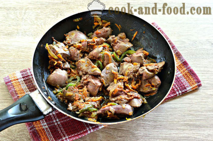 Braised chicken liver with vegetables - how to cook the chicken livers in the pan, a step by step recipe photos