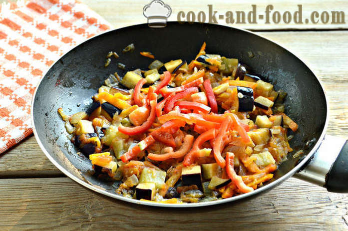 Delicious steamed eggplant with vegetables - how to put out the eggplant with vegetables in a frying pan, a step by step recipe photos
