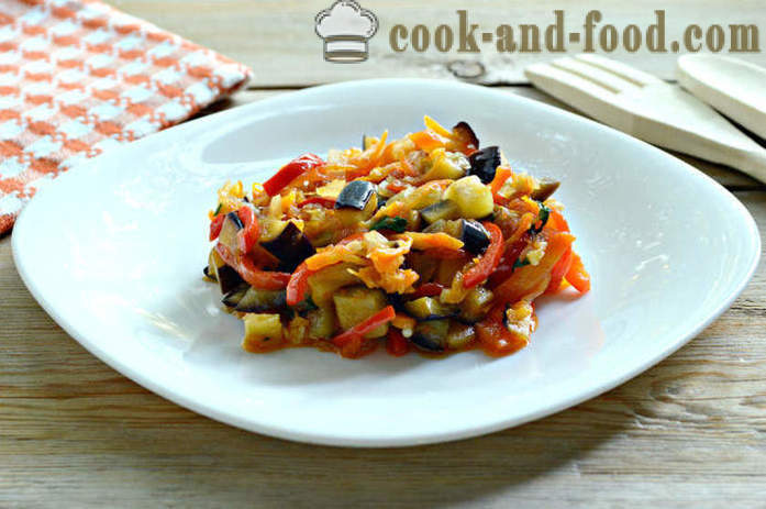 Delicious steamed eggplant with vegetables - how to put out the eggplant with vegetables in a frying pan, a step by step recipe photos