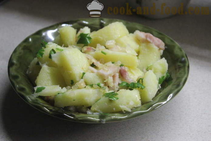 Tasty potatoes with garlic and bacon - how to cook a delicious new potatoes, a step by step recipe photos
