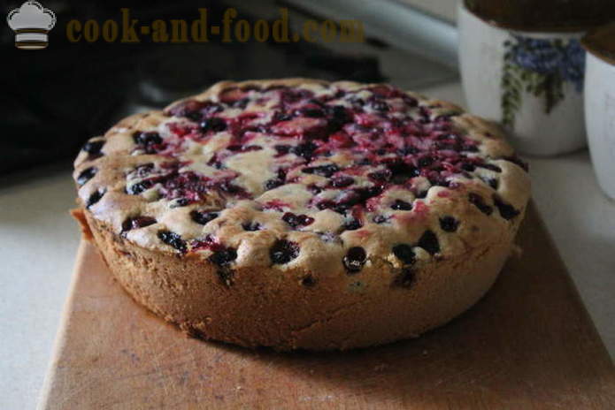 Sponge berry tart Charlotte pie - how to make a berry tart in the oven, with a step by step recipe photos