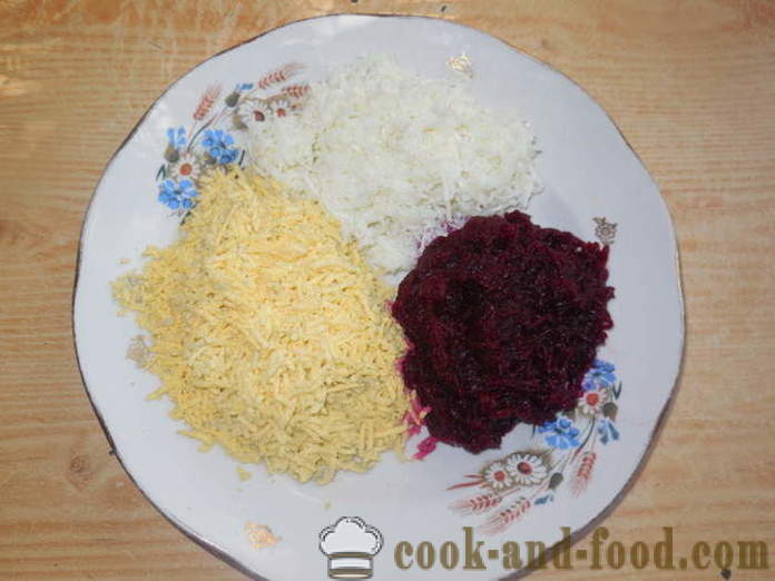 Simple spreads for sandwiches on holiday table - how to make spreads on bread herring, beets and eggs, step by step recipe photos